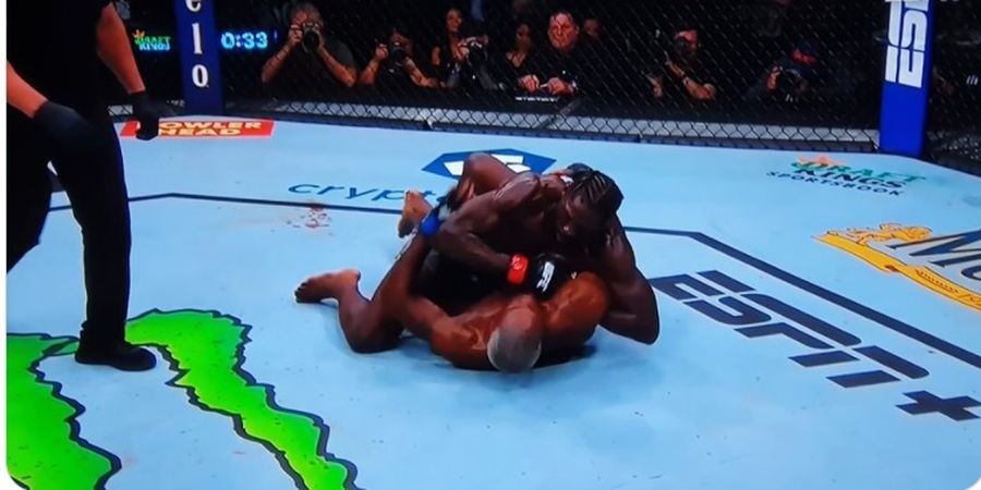 Hasil UFC 271 - Nyaris Dicekik, Jared Cannonier Comeback dengan Sikut Maut 