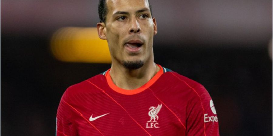 Momen Virgil van Dijk Dipermainkan Dua Anak Muda Manchester United