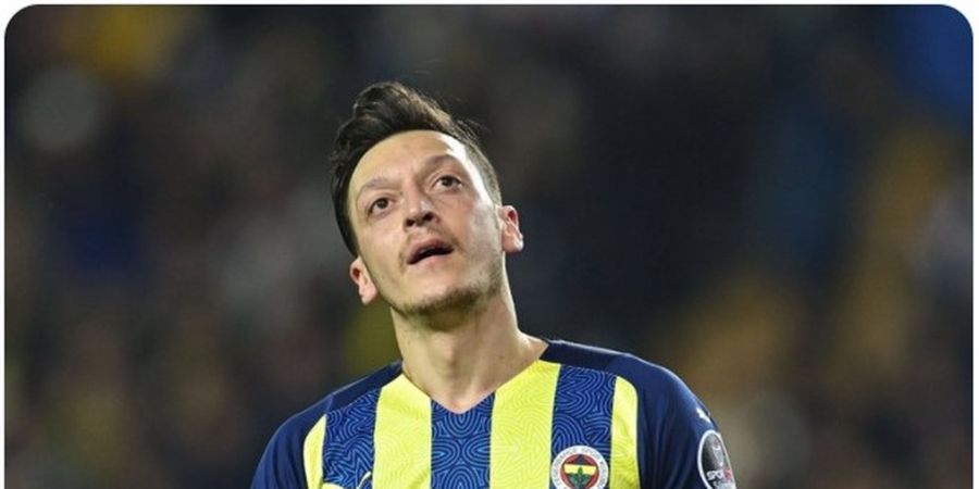 Begini Respons Mesut Oezil Usai Didepak Dari Skuad Utama Fenerbahce