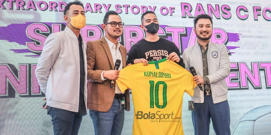 FOTO : Kejutan Raffi Ahmad Datangkan Ronaldinho di HUT RANS Cilegon FC