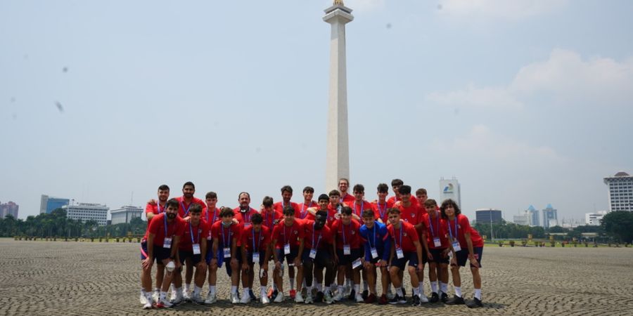 Antusias dengan Jakarta, Pemain Barcelona dan Atletico Madrid Jalan-jalan ke Kota Tua dan Monas