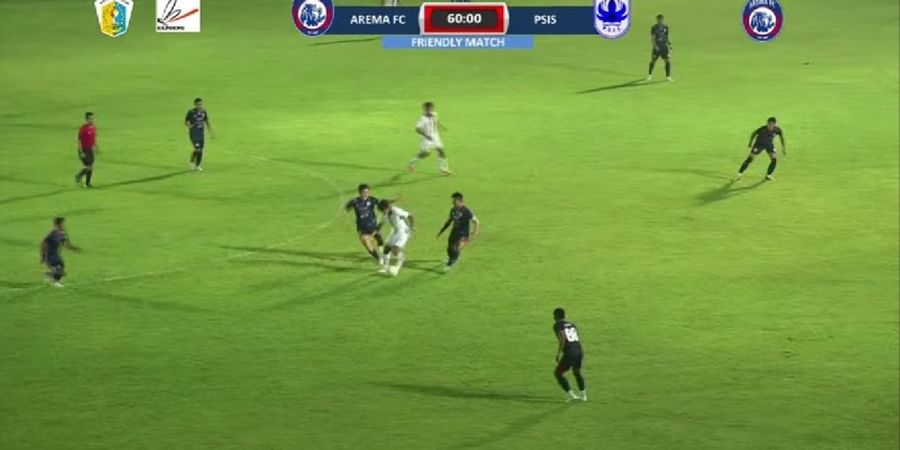 Hasil Uji Coba - Dedik Setiawan Gagal Penalti, Laga 2 Kali Dihentikan karena Asap Flare, Arema FC Bungkam PSIS Semarang