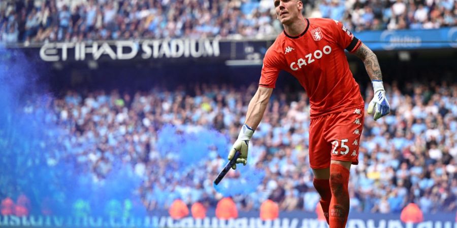 VIDEO - Kiper Aston Villa Diserang Suporter Man City Selama Invasi Lapangan