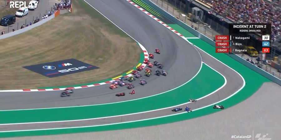 MotoGP Catalunya 2022 - Crash di Tikungan 1, Kepala Nakagami Hantam Ban Bagnaia