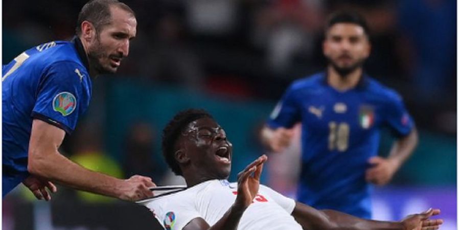 Giorgio Chiellini Tertawakan Momen Ikonis saat Tarik Jersei Bukayo Saka di Final EURO 2020