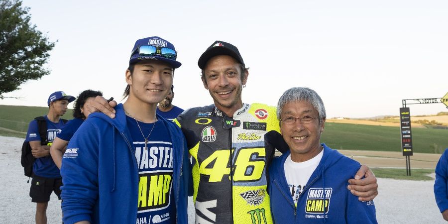 Roda Kehidupan Berputar Saat Valentino Rossi Latih Putra Mendiang Idolanya