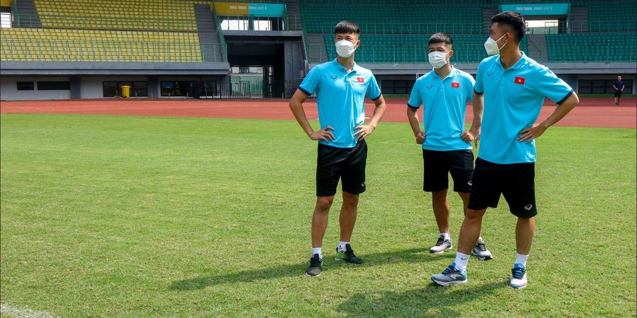 Piala AFF U-19 2022 - Kunjungi Stadion Venue Laga Melawan Timnas U-19 Indonesia, Timnas Vietnam Soroti Kondisi Rumput Stadion