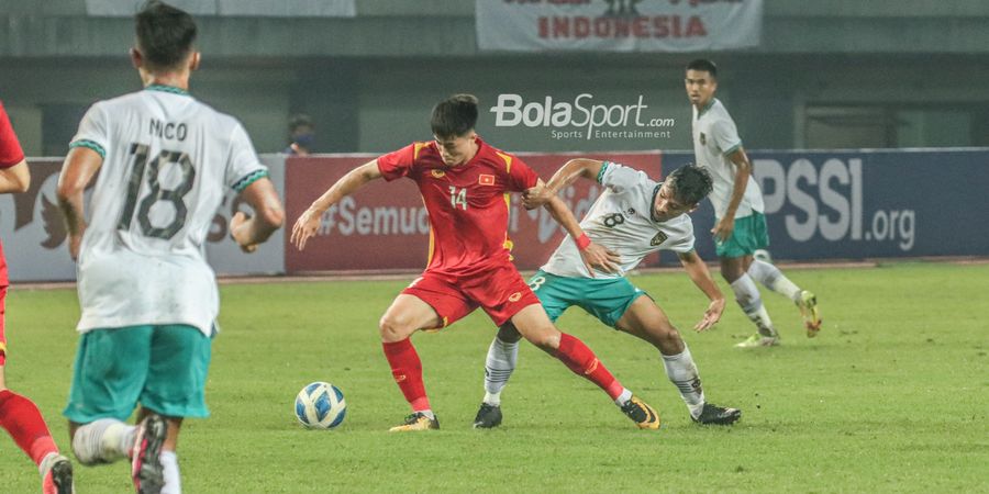 Piala AFF U-19 2022 - Anak Asuhnya Berjatuhan dalam Pertandingan, Pelatih Timnas U-19 Vietnam Kirim Pembelaan