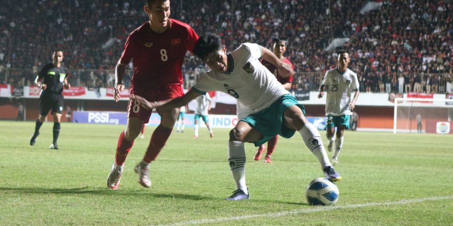 Aksi Lempar Botol Oknum Suporter Timnas U-16 Indonesia Disorot Media Asing