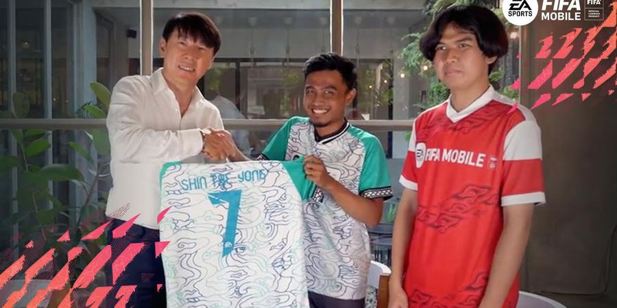 Penggemar EA SPORTS FIFA Mobile Bertemu Shin Tae-yong, Cium Tangan sampai Mabar dengan Jelaskan Taktik