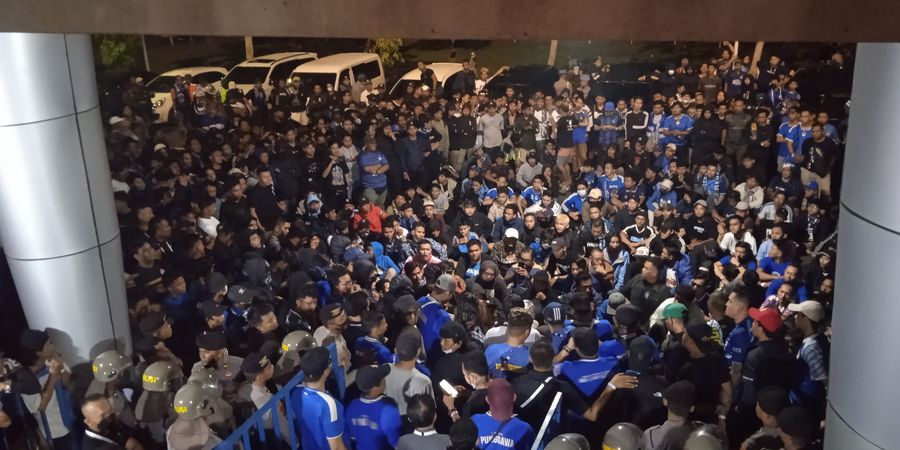 Ratusan Suporter PSIM Yogyakarta Melakukan Demonstrasi Menuntut Manajemen Mengganti Pelatih