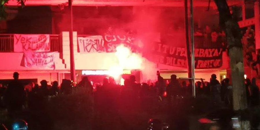 Hasil Liga 1 - Suporter Persebaya Ngamuk, Rusak Stadion hingga Serbu Kantor Manajemen, Polisi Turun Tangan