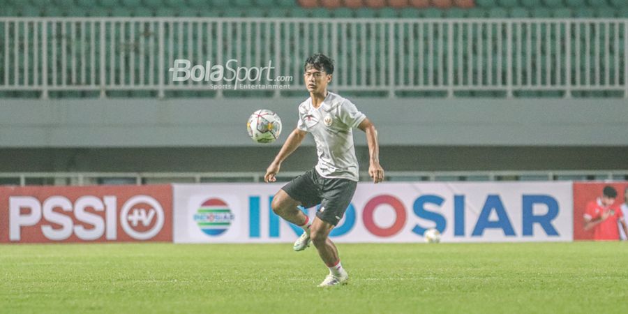 Datang Tanpa Diduga, Pratama Arhan Bawa Kebahagiaan Bagi Salah Satu Pemilik Kedai Takoyaki di Jepang