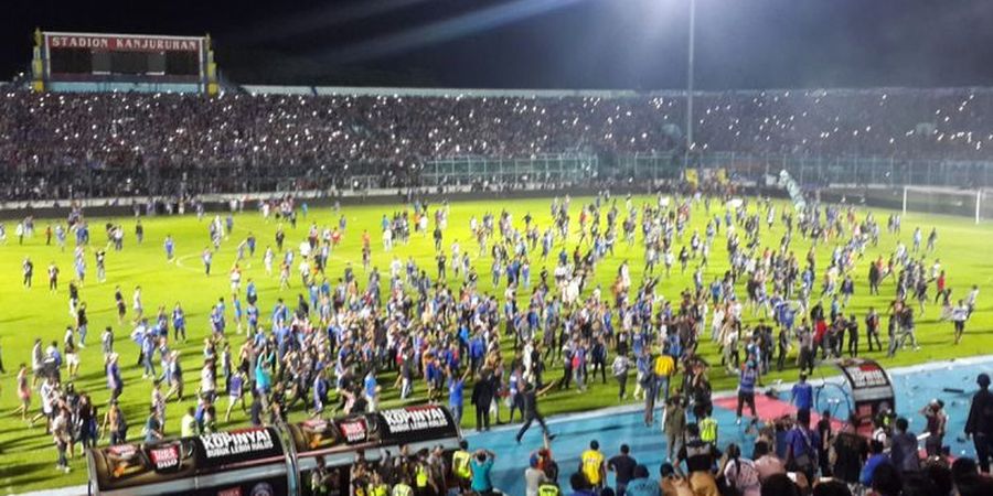 Tragedi Kanjuruhan: 3 Kesalahan Besar Suporter, Termasuk Pukul Pemain Cadangan Arema FC   