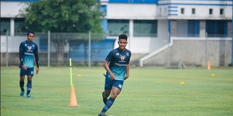 Bursa Transfer Liga 1 - Cedera Parah, Persib Lepas Satu Bek Berlabel Timnas