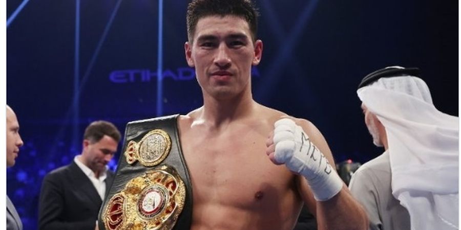 Hasil Tinju Dunia - Lawan Di-KO Berdiri, Dmitry Bivol Pertahankan Gelar