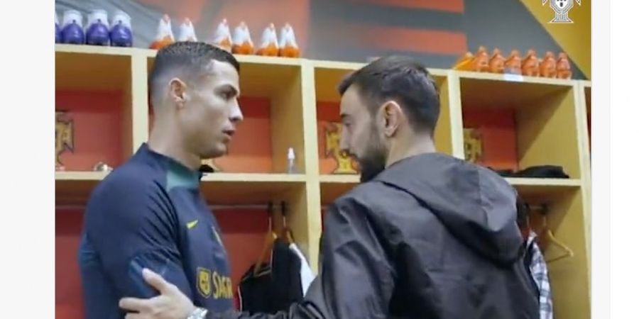 Salaman Canggung Cristiano Ronaldo dan Bruno Fernandes Jadi Ejekan Jamie Carragher