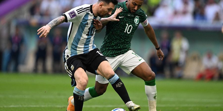 Piala Dunia 2022 - Ucapan Keramat Ali Al-Bulayhi ke Telinga Lionel Messi Saat Arab Saudi Cetak Gol Kedua