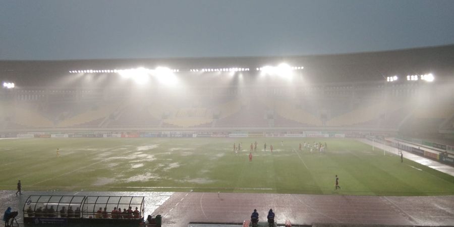 Laga Tunda PSS Vs Persija Dimulai dari Tendangan Pojok Bukan Garis Tengah