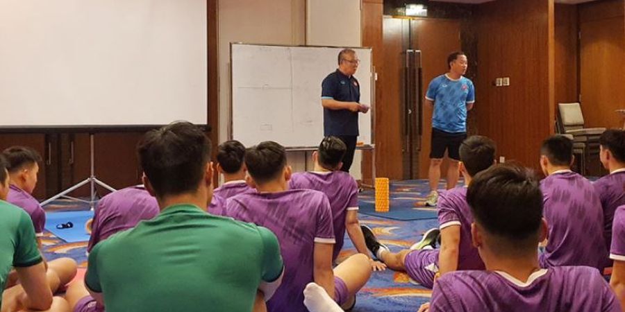 Jakarta Hujan Deras, Park Hang-seo Ubah Rencana Latihan Vietnam Jelang Lawan Timnas Indonesia