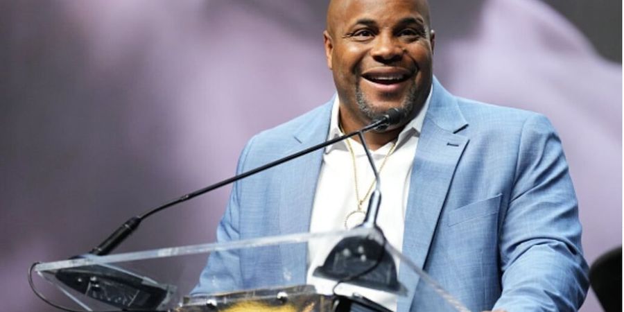 Kabar Pensiun Jon Jones Bikin Musuh Lama Ikut Berkomentar, Daniel Cormier Bilang Begini