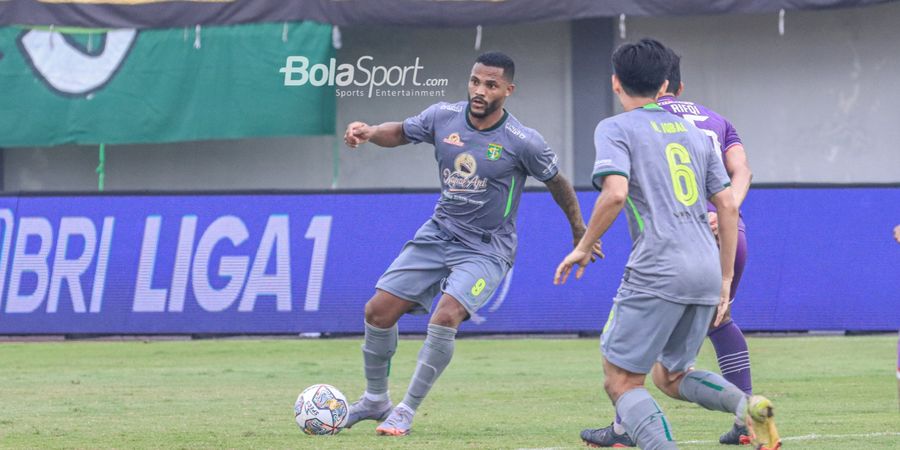 Paulo Victor Sementara Menepi, Dua Pemain Persebaya Surabaya Berebut Posisi