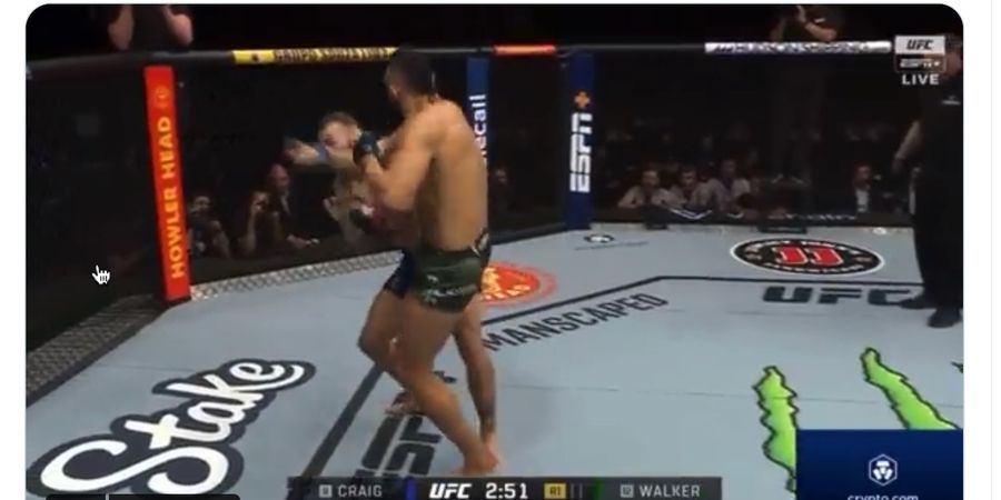 Hasil UFC 283 - Kaki Dipegang Bukan Masalah, Johnny Walker Tetap Bikin Lawan TKO