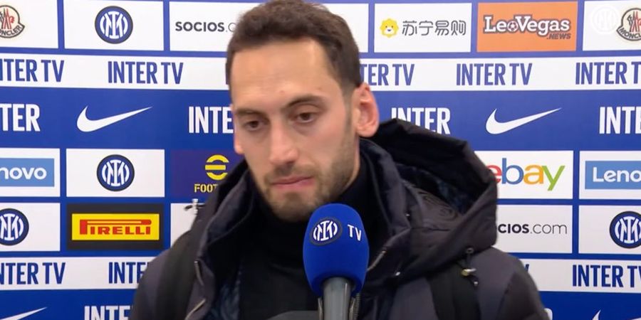 Hakan Calhanoglu Minta Maaf Inter Milan Kian Jauh dari Scudetto