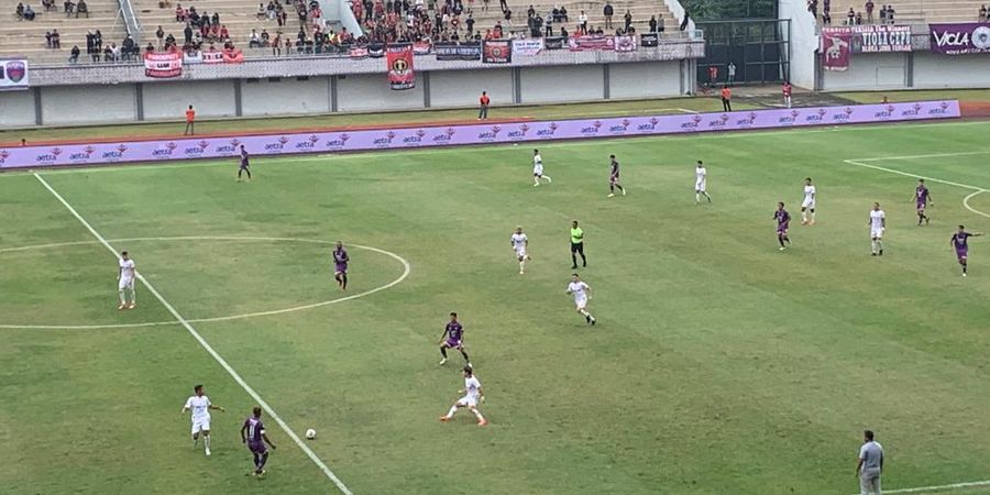 Hasil Liga 1 - Abduh Lestaluhu Dikartu Merah Usai Dorong Wasit, Persis Curi Poin dari Kandang Persita