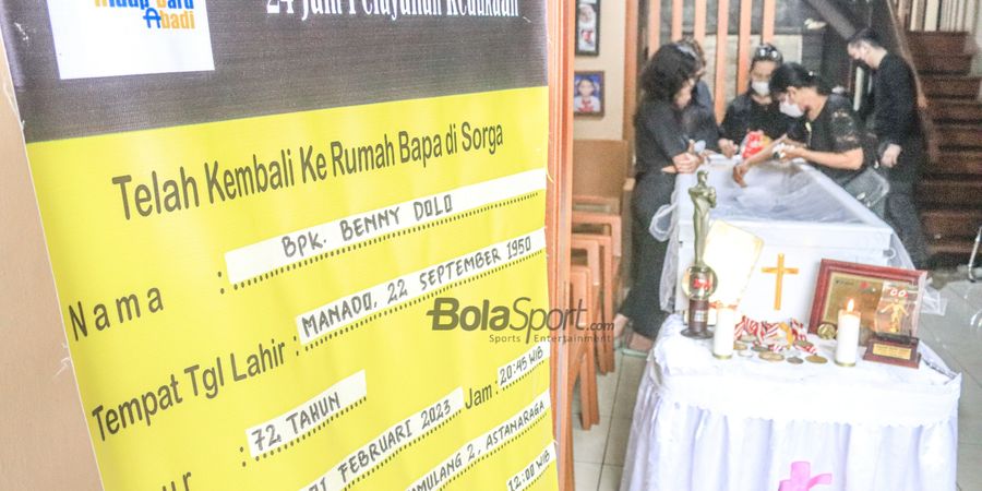 FOTO : Suasana Haru Selimuti di Kediaman Almarhum Benny Dollo