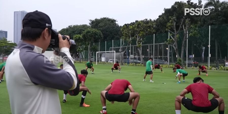 Shin Tae-yong Ubah Profesi Jadi Fotografer Timnas U-20 Indonesia