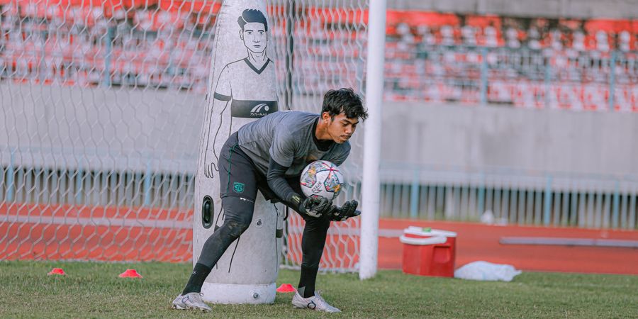 Persebaya Gagal Menang dari Persis, Aji Santoso Soroti Blunder Sang Kiper Andhika Ramadhani