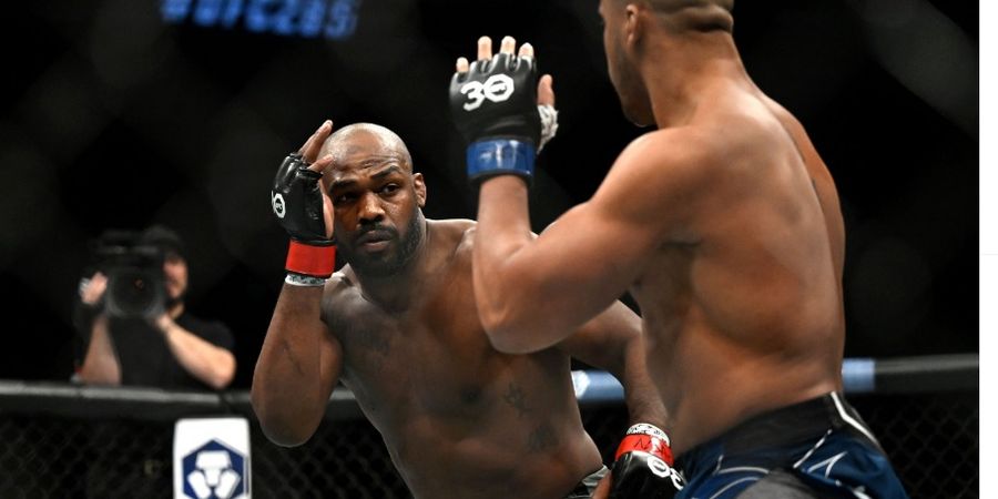 Ngeri! Jon Jones Diklaim Masih Bisa Habisi Ciryl Gane meski Beda Berat 20 Kg
