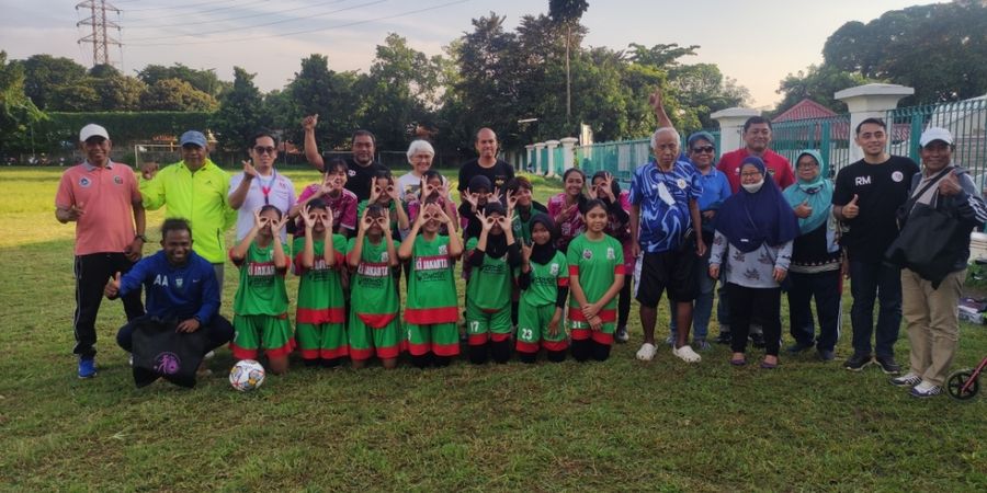 International Women Day, ASBWI Bagikan 20 Bola Gratis ke Persegawa Putri