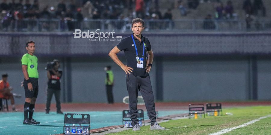 Luis Milla Pasang Badan Saat Rezaldi Hehanusa Jadi Sorotan di Laga Arema FC Vs Persib