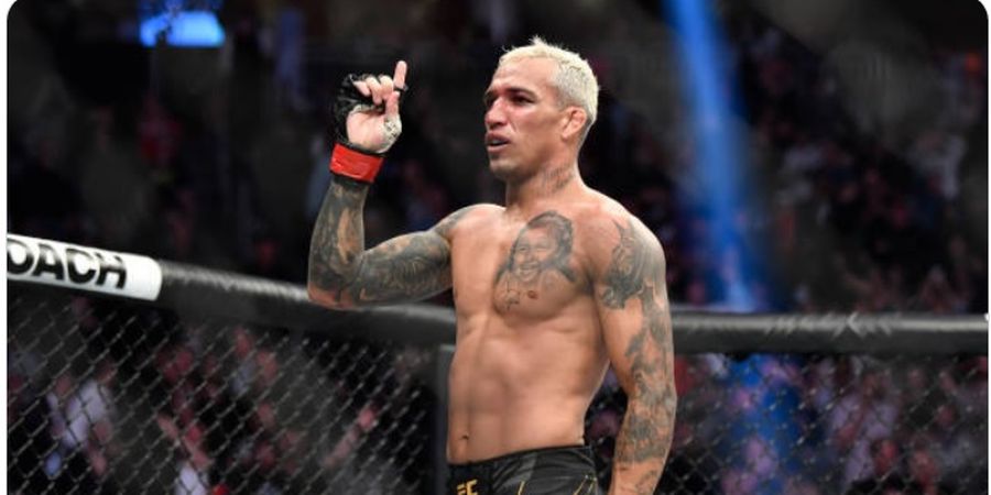 Saat Charles Oliveira Tak Hanya Menang Sangar tapi Juga Sucikan Tempat Angkernya
