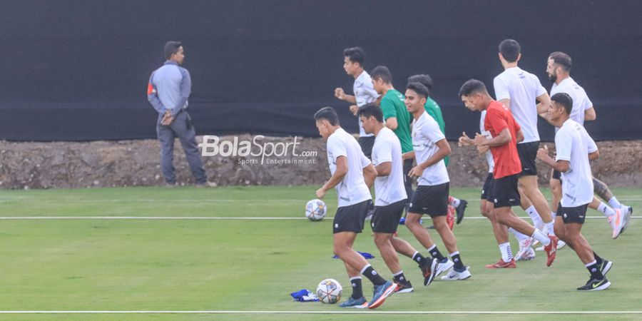 Media Argentina Penasaran Lapangan Latihan Timnas Indonesia Ditutup Kain Hitam: Ini Hanya Laga Persahabatan