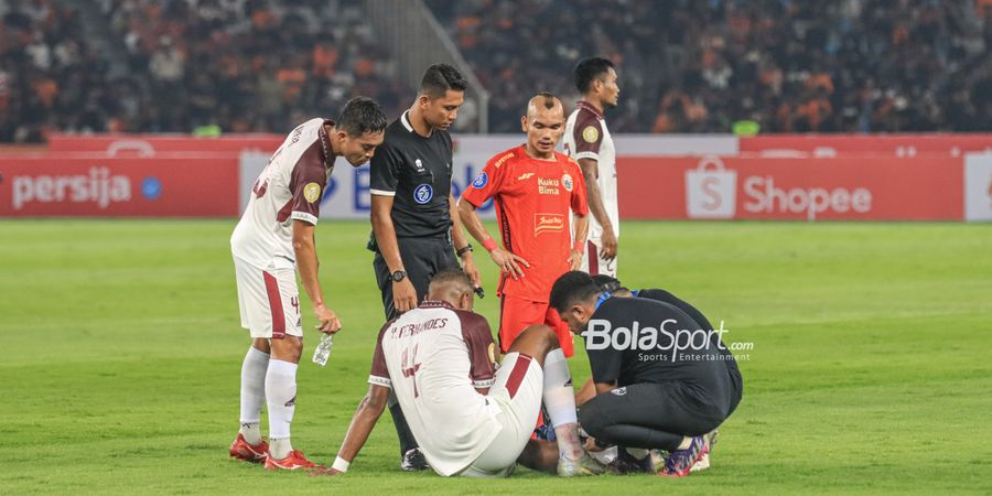 Hasil Liga 1 - Dewa United Menang Dramatis atas PSM, Diwarnai Injakan ke Yakob Sayuri