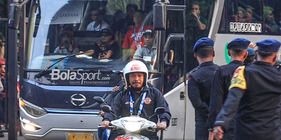 Tidak Pakai Rantis, Bus Persebaya Aman Tiba di SUGBK Usai Dikawal Suporter Persija