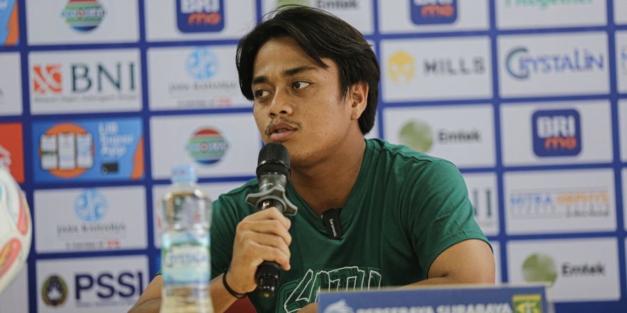 Sedih Aji Santoso Diistirahatkan, Andre Oktaviansyah Ungkap Kondisi Ruang Ganti Persebaya