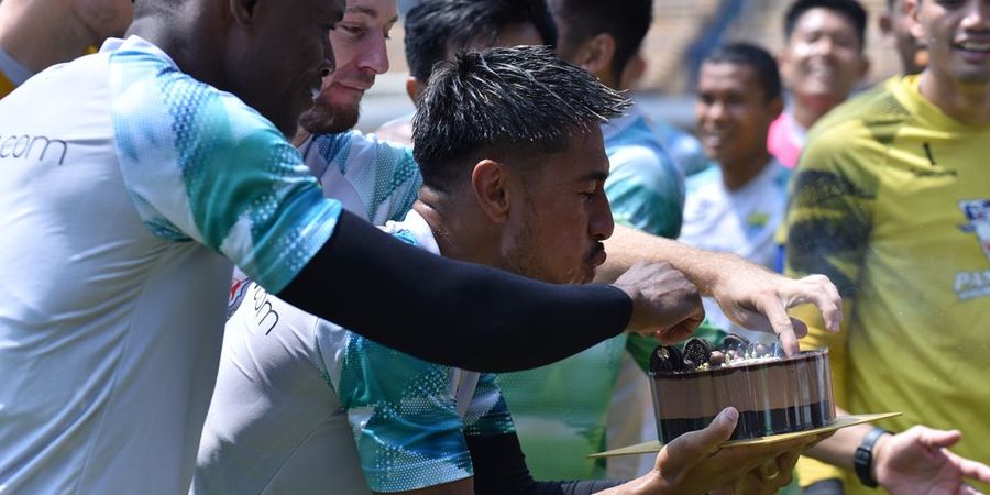 Daisuke Sato Dikerjai Teman-temannya di Persib Sebelum Latihan, Ini Gila 