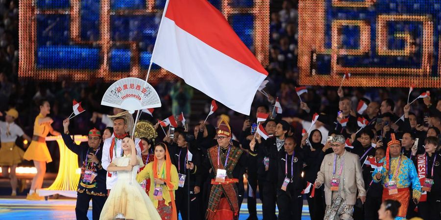 Closing Ceremony Asian Games 2022 - Karateka Zigi Zaresta dan CdM Basuki Pimpin Salam Perpisahan Tim Indonesia