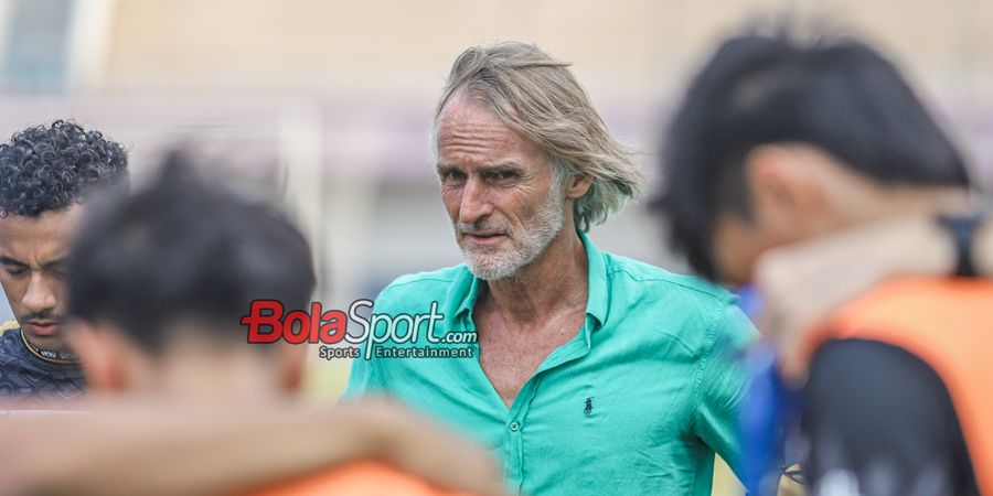 Jan Olde Riekerink Sesali Durasi Mengheningkan Cipta 1 Tahun Tragedi Kanjuruhan di Laga Dewa United Vs Persebaya