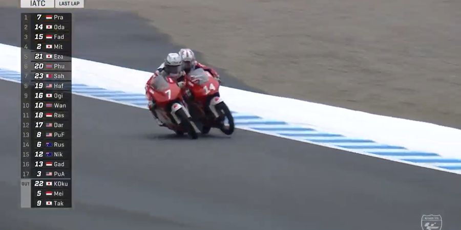 Hasil Asia Talent Cup 2023 - Veda Ega Menang meski Tak Sengaja Bikin Lawan Jatuh, Dapat Selamat dari Eks Pembalap MotoGP