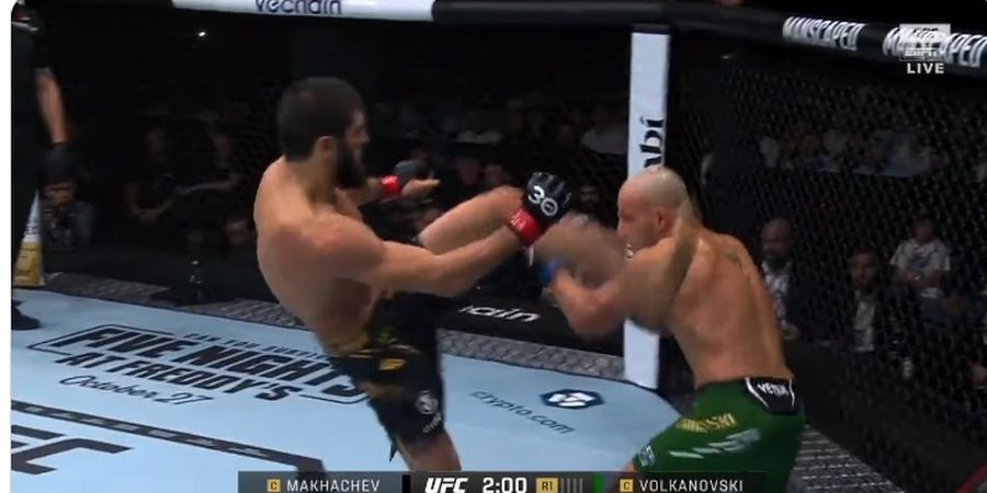 Hasil UFC 294 - Satu Ronde Cukup, Sepakan Maut Islam Makhachev Bikin Alexander Volkanovski Merana