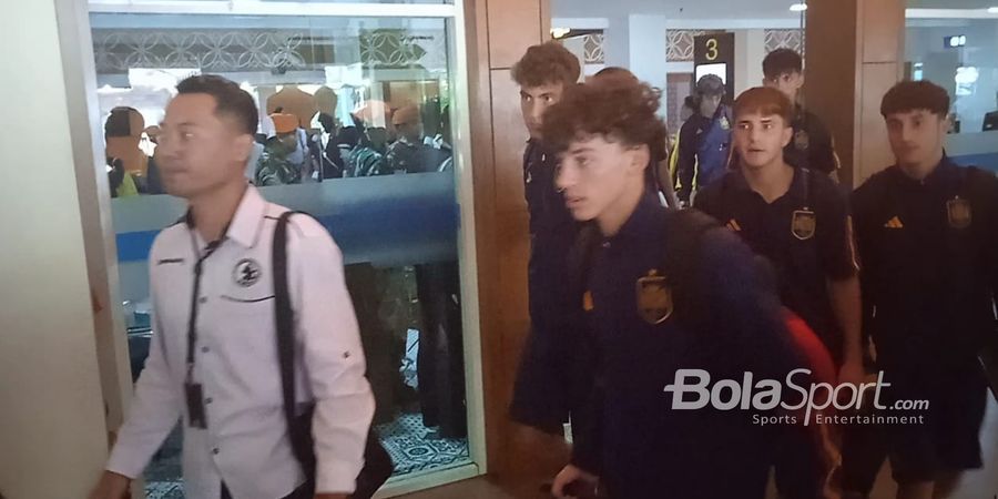 Piala Dunia U-17 2023: Skuad Timnas U-17 Spanyol Tiba di Solo, Wonderkid Barcelona Tebar Senyuman