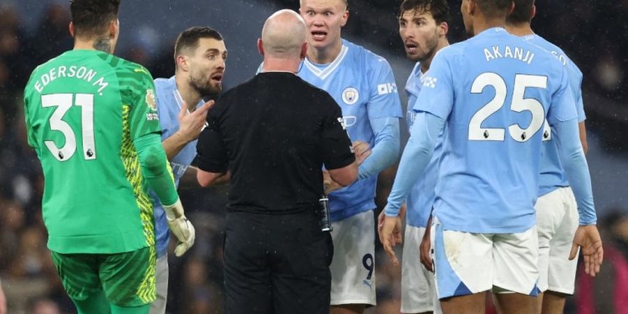 Simon Hooper Bikin Kontroversi di Laga Man City Vs Tottenham, Bernardo Silva: Wasit Juga Manusia