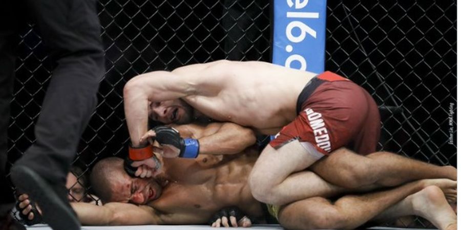 SEJARAH HARI INI - Dapat Bonus Pertama, Khabib Membabi Buta Menjelang Juara