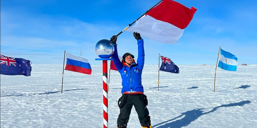 Putri Handayani Sukses Jadi Orang Indonesia Pertama yang Mencapai Titik Paling Selatan Bumi