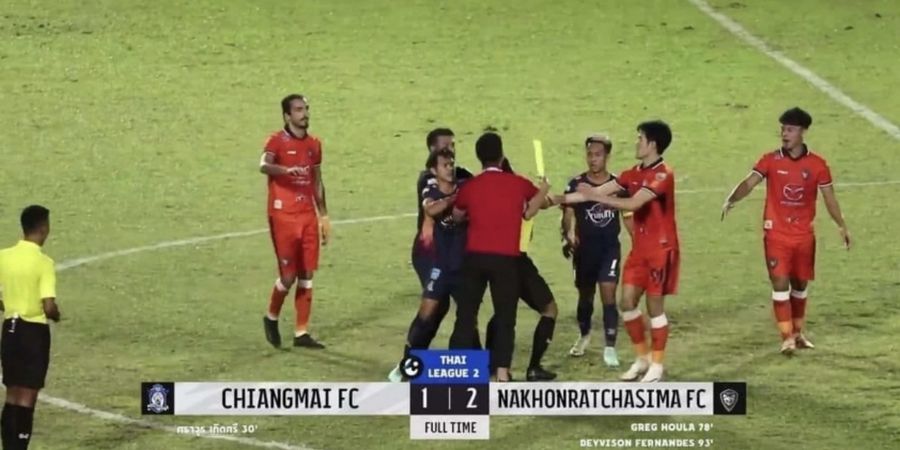 Brutal! Pelatih Thailand Cekik Wasit Usai Pertandingan Kontroversial yang Diwarnai 2 Kartu Merah